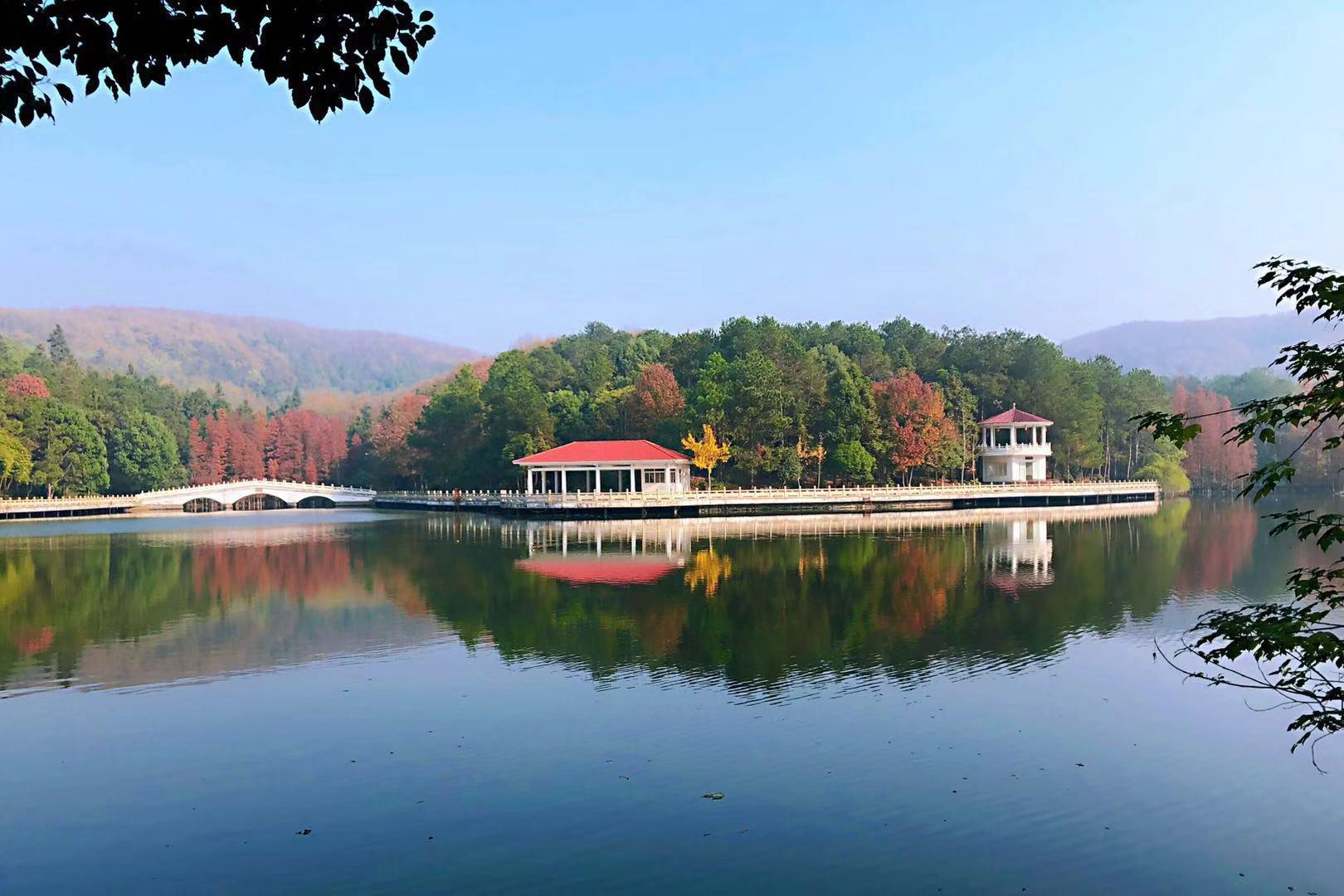 「鄂有山简历」湖北的一座山，是江汉平原的最高峰，是AAAA级风景名胜区