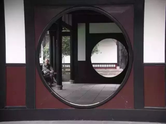 借用古典的手法，打造现代中式庭院
