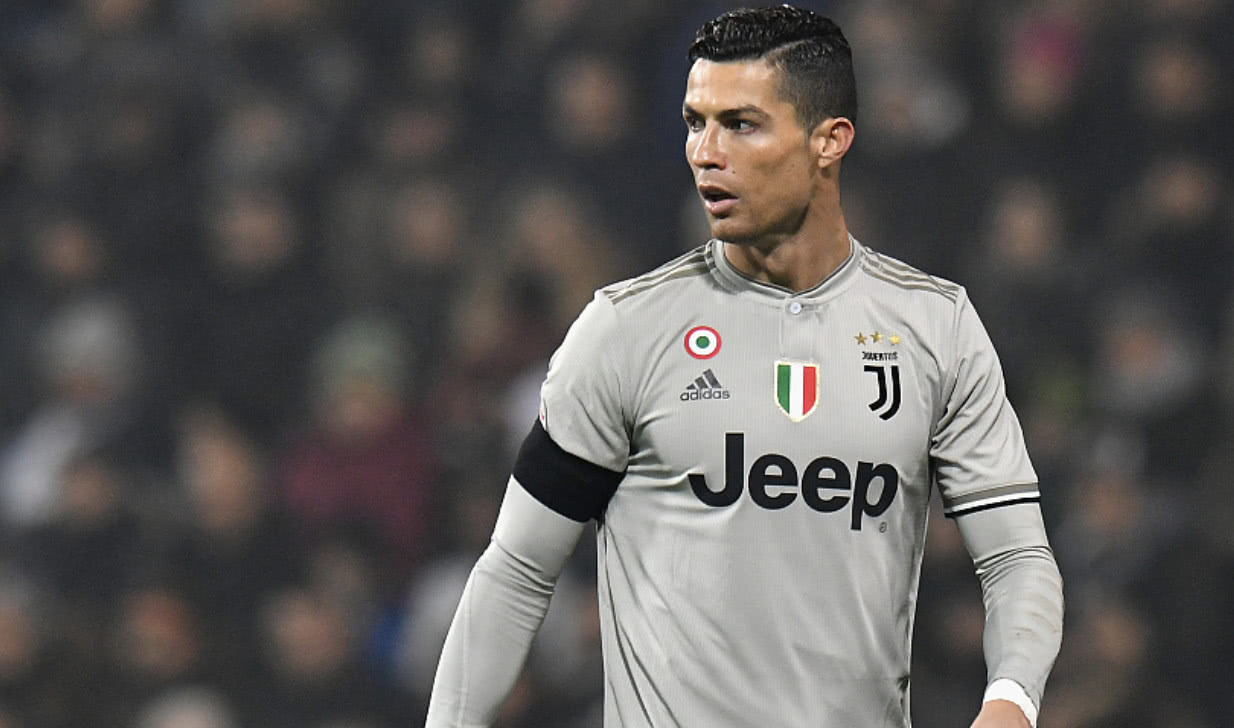 c罗31场造18球(霸气头槌!