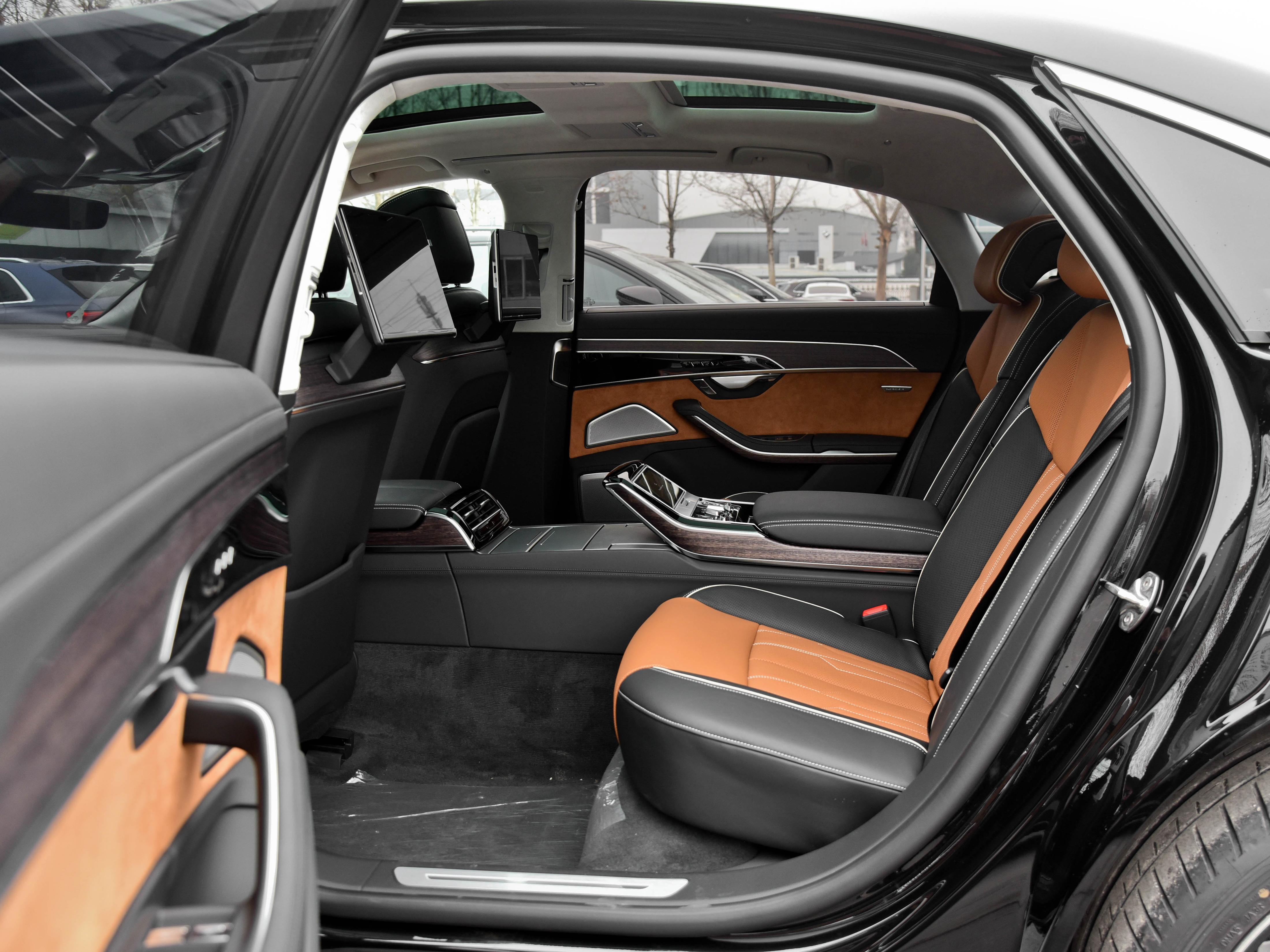 原装进口“大号奥迪A6L”，后排带冰箱和按摩，带你看奥迪A8