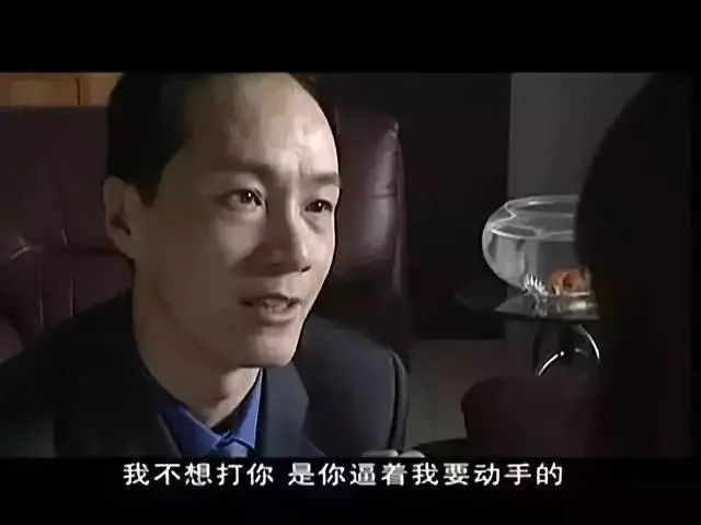 把三个女儿弄去坐牢后，蓝翔校长再送原配入狱，这次被反杀了