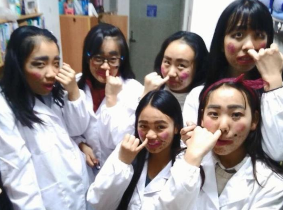 大学生“化妆前后”对比照，丑妹子大逆袭，男生感慨是同一个人？