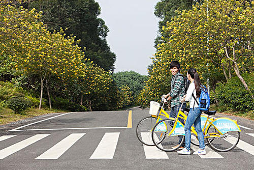 大学谈恋爱利弊：积累经验很重要？但不少前辈为何反对？教训太多