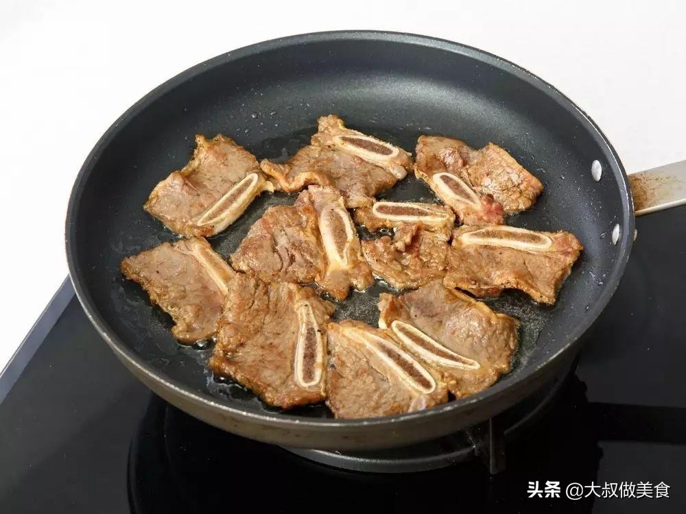 牛仔骨怎么做好吃又简单（3步就能做出鲜嫩多汁的牛仔骨）