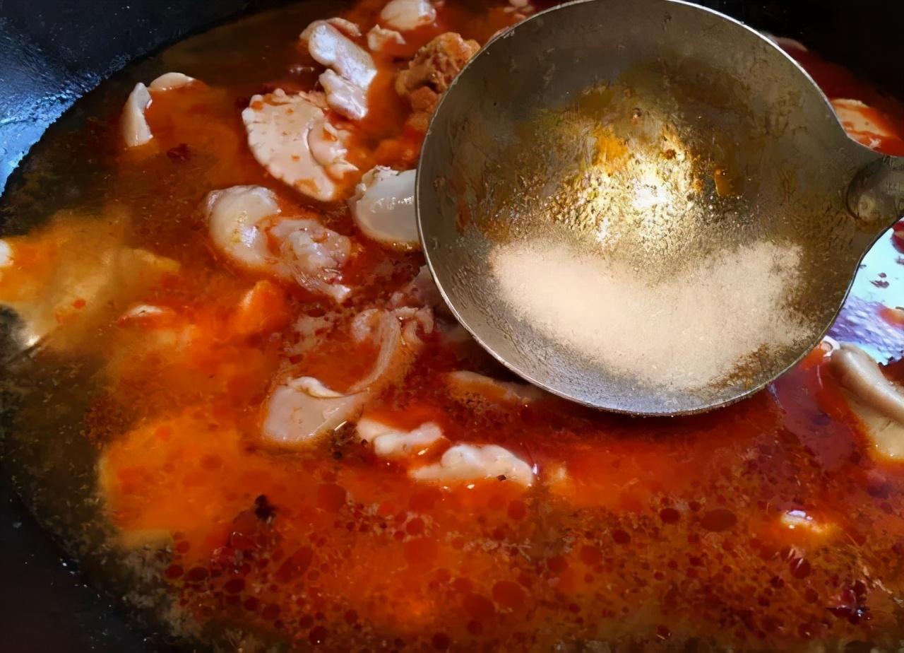 湖北人最爱的红烧鱼杂火锅，这种美食天越冷吃起来越过瘾