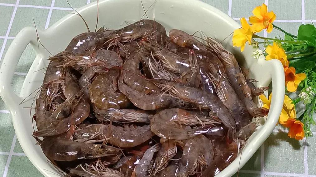 基围虾怎么去虾线（4个步骤教你简单去除虾线）
