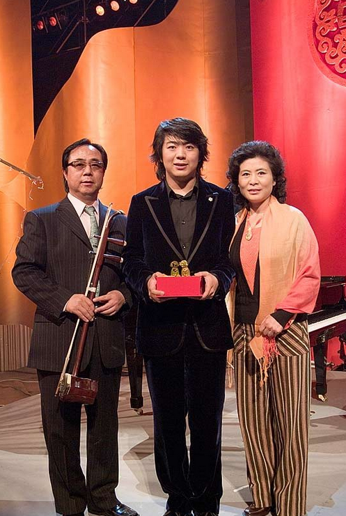 李云迪嫖娼被抓人生尽毁，郎朗娶妻生子事业兴旺，一文说明原因