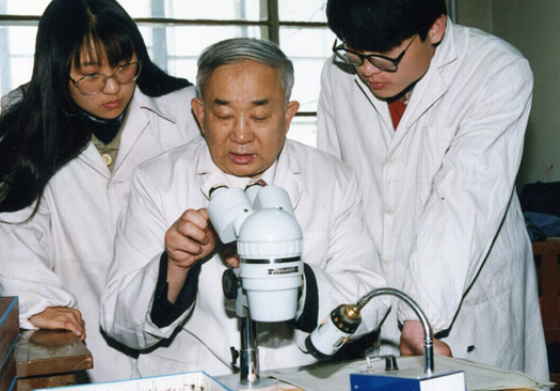 留学生演讲再走红（美国韩裔女大学生怒怼导师）