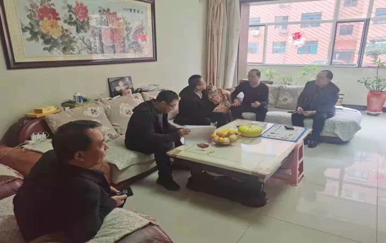 农发行忻州市分行重阳节走访慰问退休老同志