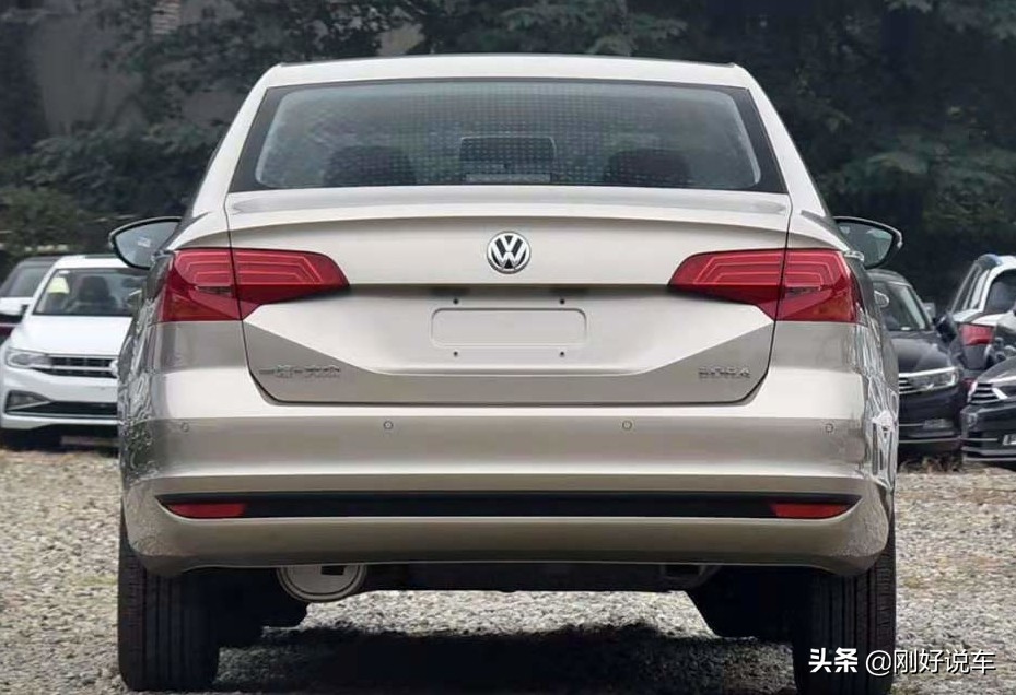 宝来传奇为什么比2021款宝来便宜,谁更值得买?