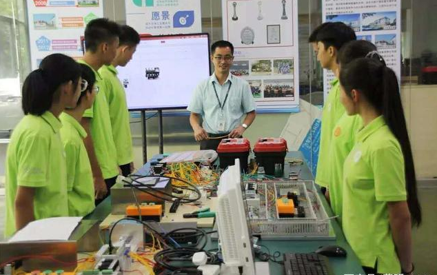 初三考不上高中可以复读吗？如果不能复读，中考生有哪些出路？