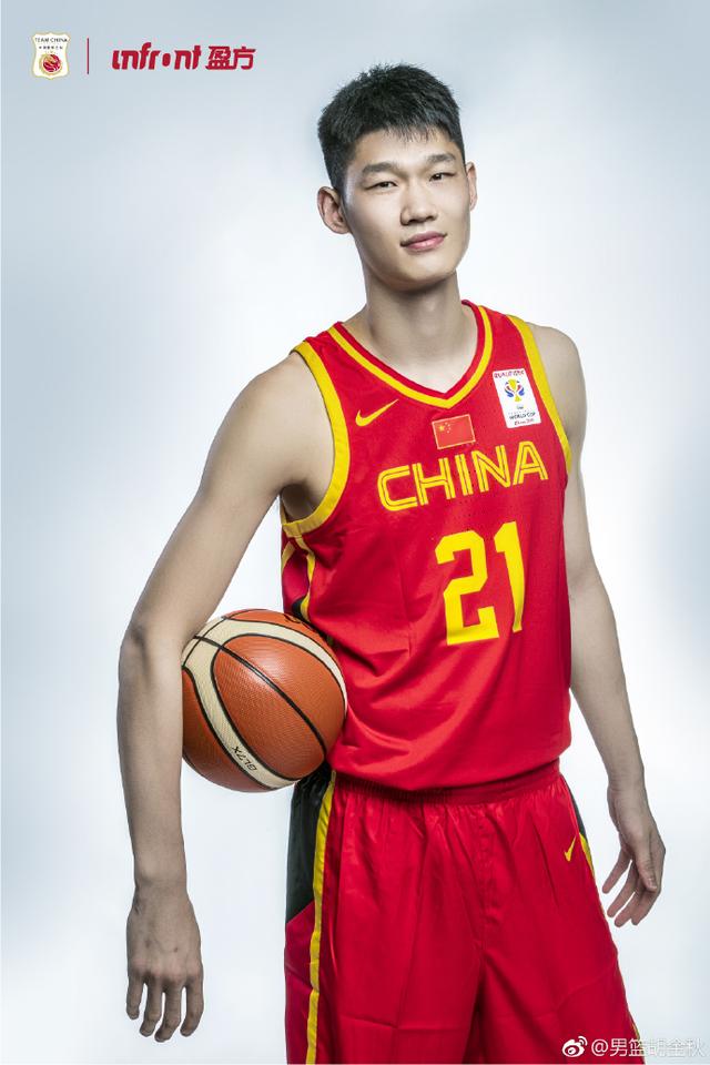 胡金秋为什么能吸引nba球探(胡金秋揽入怀中的不只有豪华的数据，可能还有国产第一大前的名号)