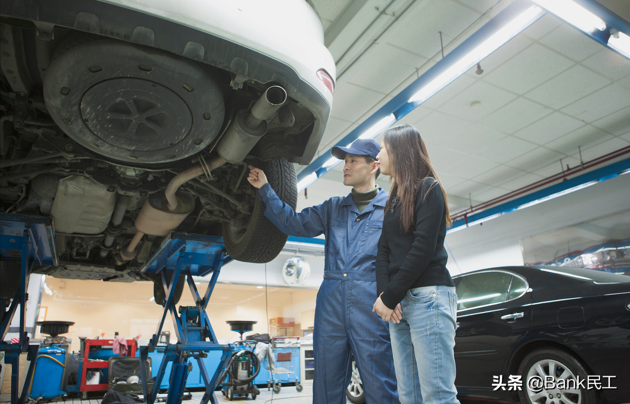 亏本卖车，保养送券，如今的4s店靠什么维持生计？