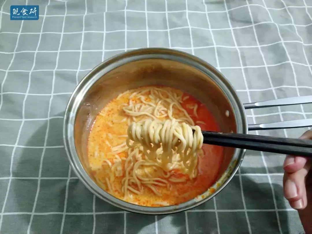 传说中的世界第一泡面真好吃么?百盛厨超有特色的两款泡面测评