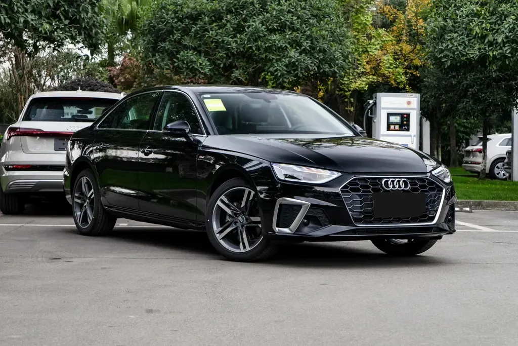 豪华车奥迪A4L，中配190马力+8个安全气囊，售价25.53万起