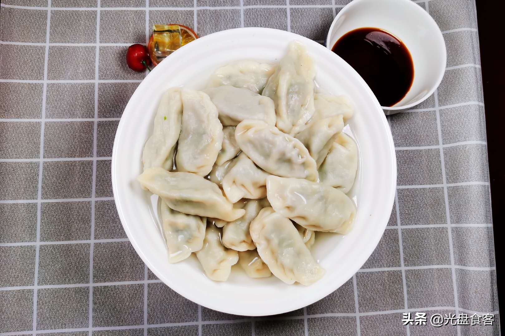 明日立冬，香菜馅饺子，馅香味美，多给家人吃，过冬身体棒
