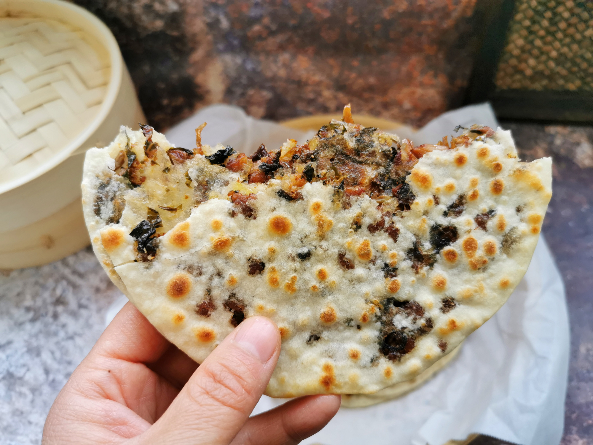 梅干菜烧饼怎么做（12步学做又香又脆的梅干菜烧饼）