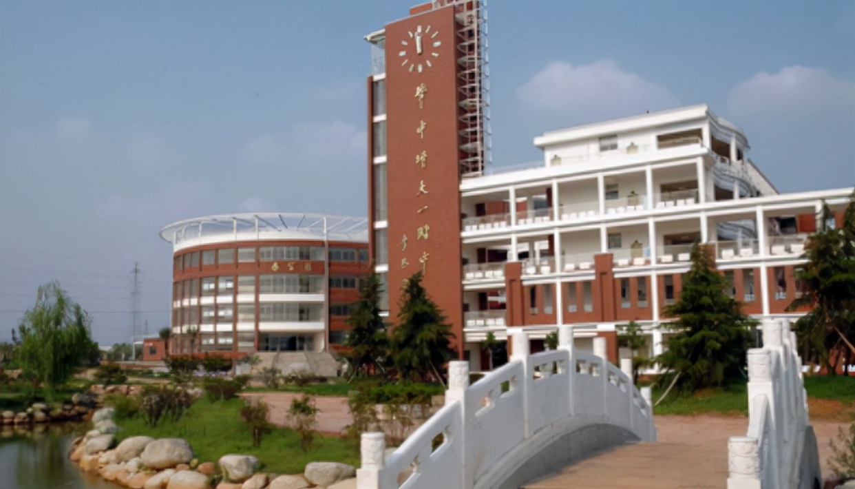 国内百强高中排名重新洗牌，衡水中学不再是首位，榜首实至名归