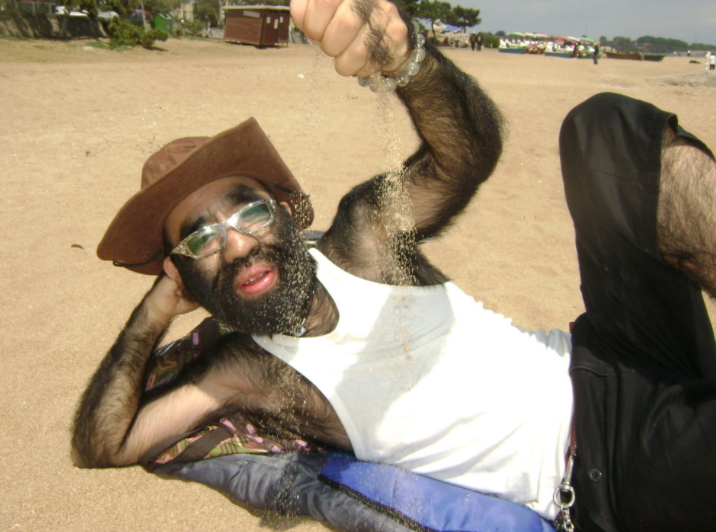 "毛孩"于震寰:老板斥1000万包装,42岁娶90后娇妻,现过得如何