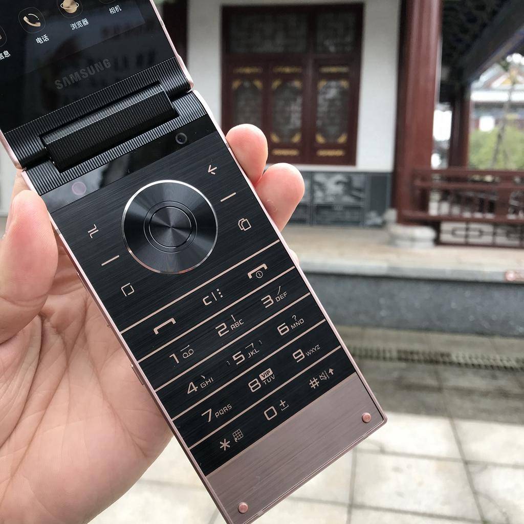 要给这部山寨手机颁一个"最高仿制奖"?零误差复刻三星w2019