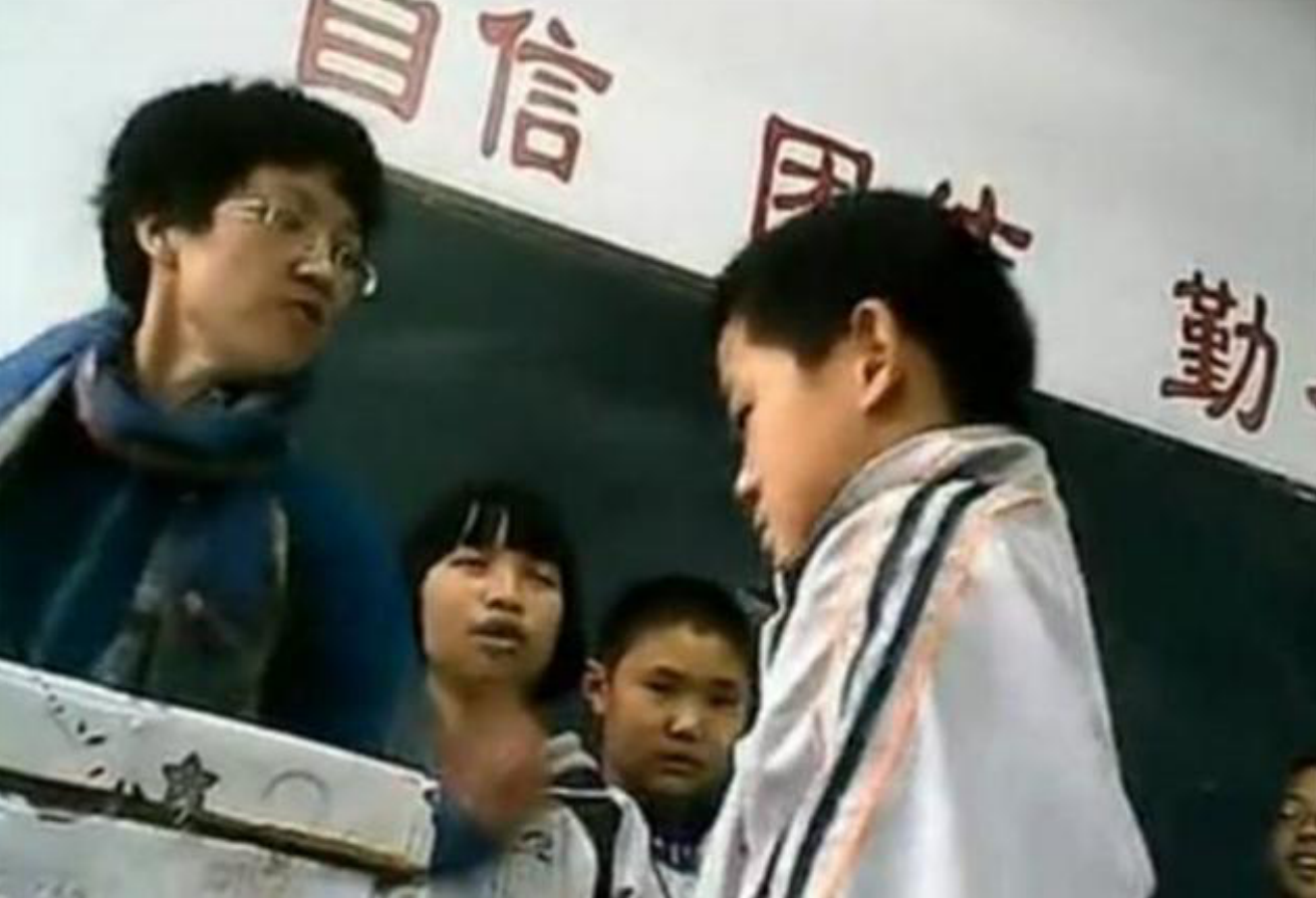 小学生写的请假条水平有多高？大学生看了自愧不如，老师不忍拒绝