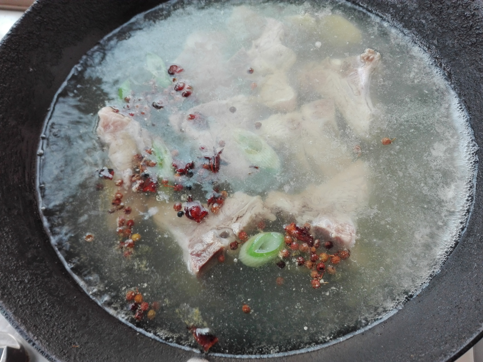 图片[4]-【芋头排骨】做法步骤图 汤浓肉香无腥味 营养高又解馋-起舞食谱网