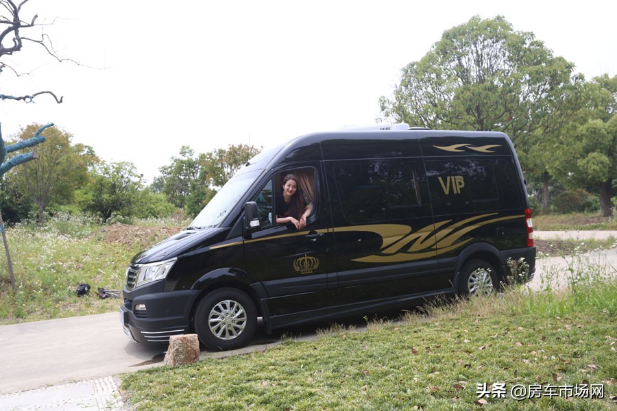 为国人打造！33万国产奔驰凌特同底盘房车，能商务洽谈和带娃自驾