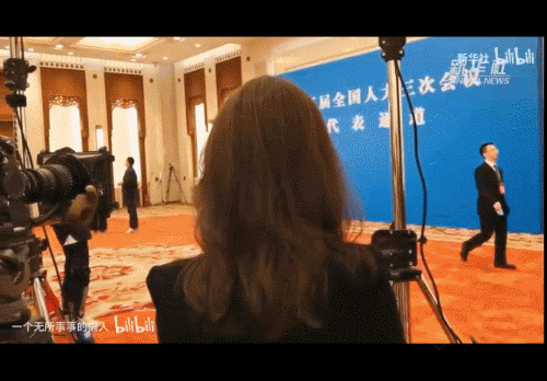 千里挑四！出现在文艺汇演上的领诵员冯琳，会是下一个王冰冰吗？