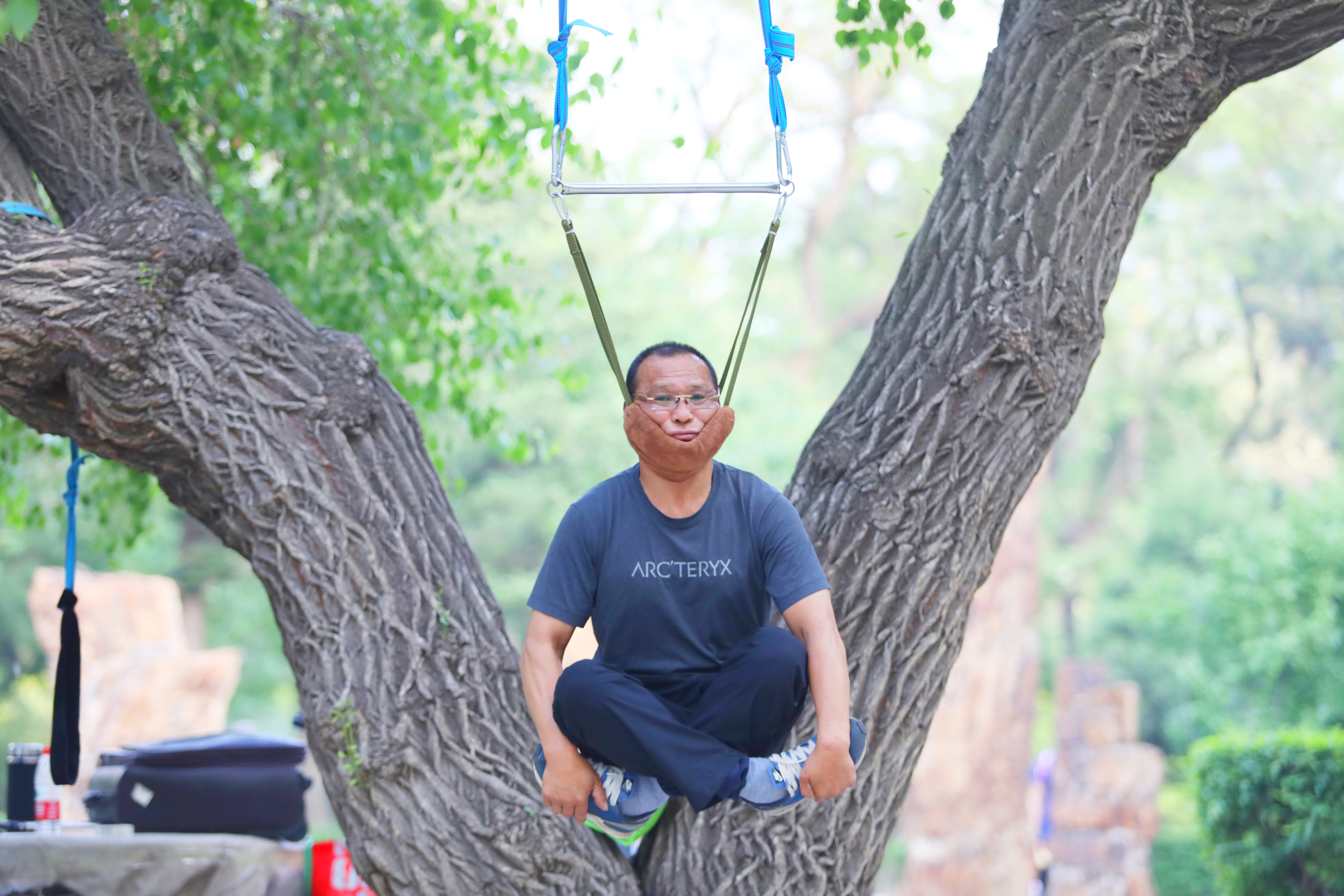 沈阳男子“吊颈健身治病”医生：危险，不可取