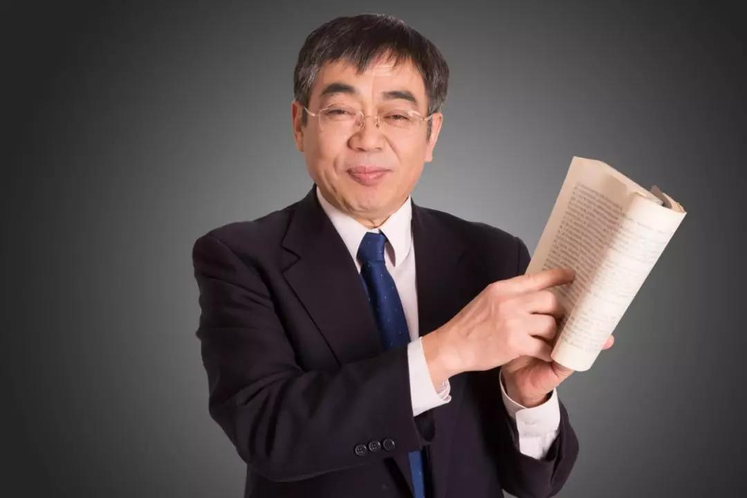 易中天的痞和“犯贱”