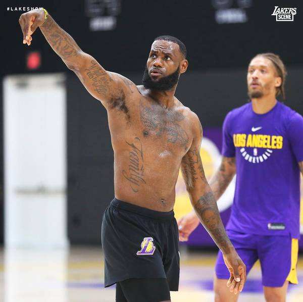 nba的时候,姚明也是偏瘦的,但之后持续增重到了奥尼尔那种级别的体重