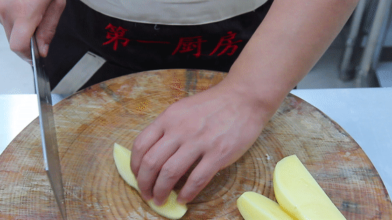 寻常百姓家的大盘鸡烹饪做法，鲜嫩不柴，色香味俱全惹人爱