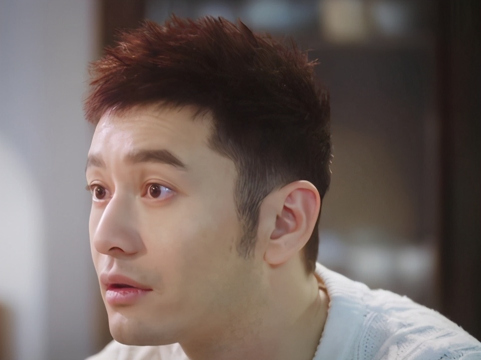 曾经因在演唱歌曲《one world one dream》是not at all一词发音不