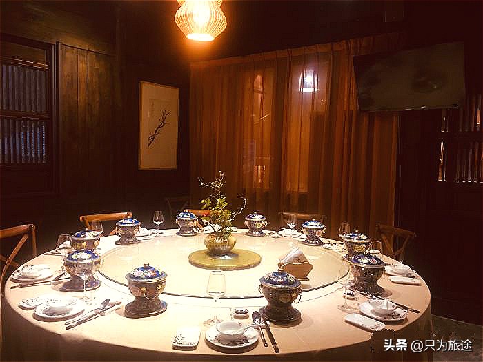 喝散装茅台、穿古装的小姐姐，闹中取静，古韵十足的重庆私家会所