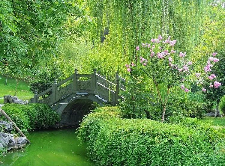 中英双语《游山西村》注释和译文