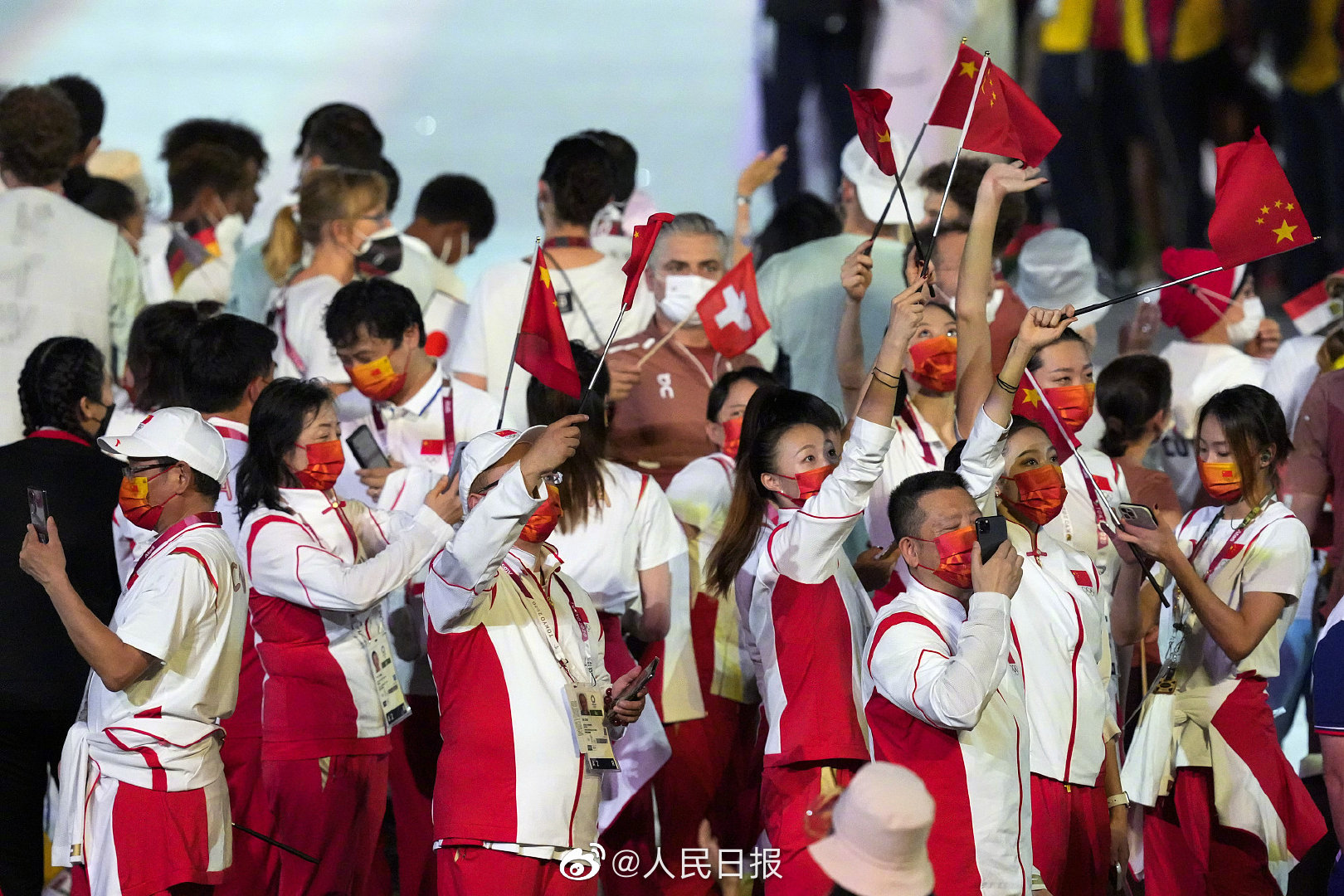 东京奥运五环叫什么名字(东京奥运会的“光之五环”惊艳众人！网友却说是模仿北京奥运会？)