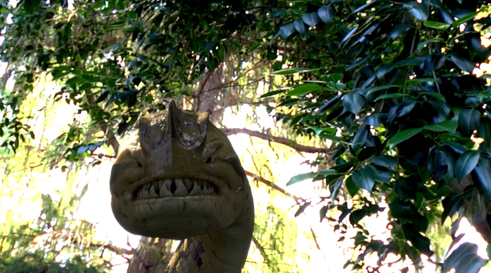 《蛇鱼怪》:比起剧情 不如看看怪物到底吞了多少妹子?