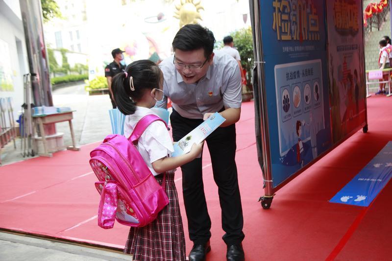 深圳市東昌小學(xué):構(gòu)建新型師生關(guān)系(圖1) 深圳市東昌小學(xué):構(gòu)建新型師生關(guān)系(圖1)