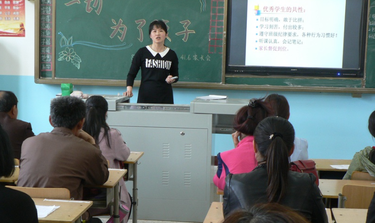 “不满意可以换学校”，因为填表格，家长和老师在班级群里互怼