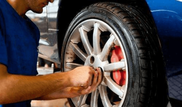 轮胎起皮隐患大，行车安全需警惕