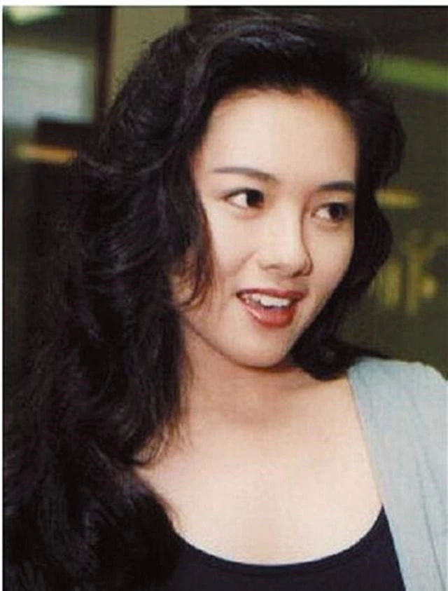 7位香港“风月女星”结局：邱淑贞做豪门阔太，而有人却跳楼自尽