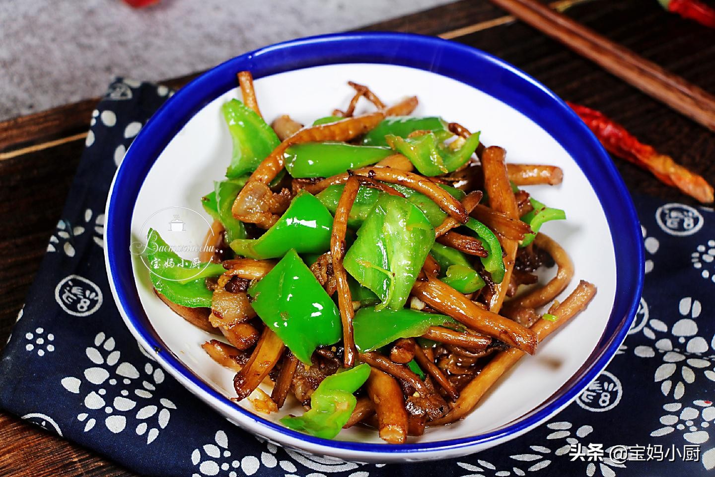 新鲜茶树菇要焯水吗（茶树菇正确烹饪方法，绝不比饭馆差）