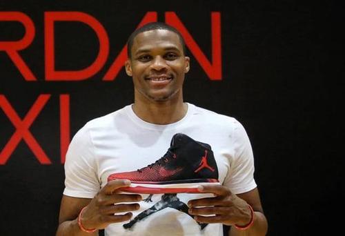 nba哪些球星代言安踏（5大球鞋品牌的头牌代言人：耐克10亿签詹姆斯，安踏代言人最良心）