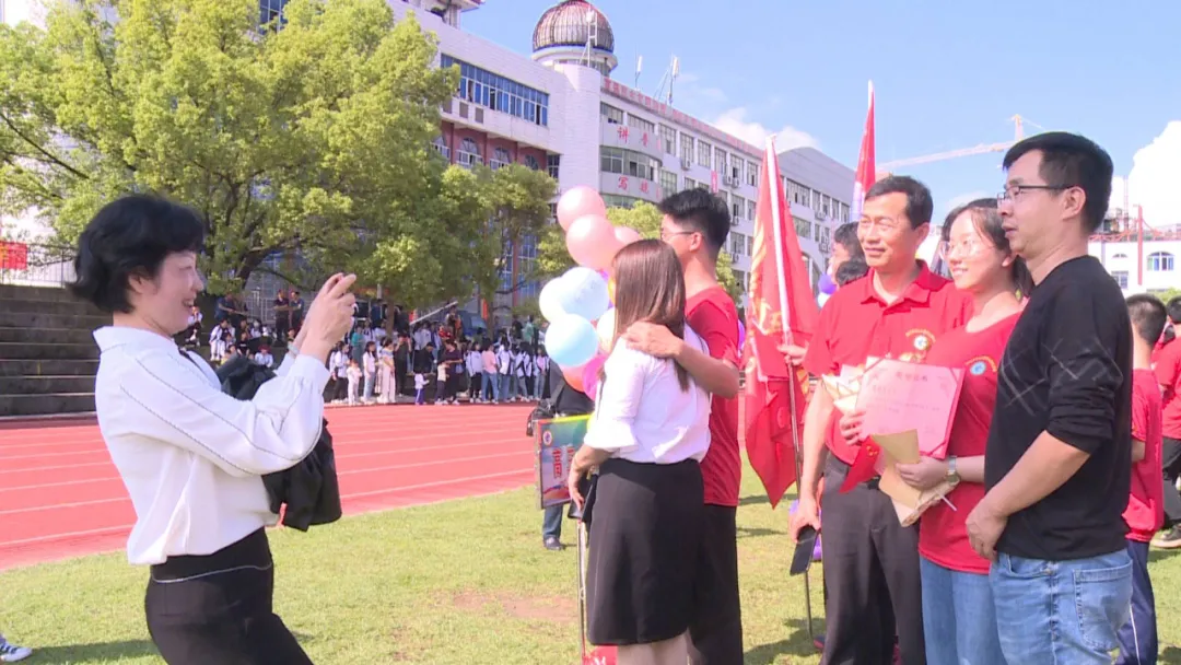 穿汉服、行冠礼、过成人门，新干二中隆重举行成人礼