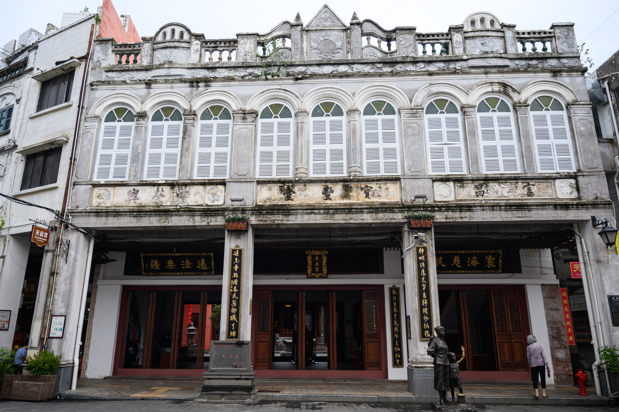 骑楼建筑(海口骑楼老街,600多栋百年骑楼带你重现老海口的"南洋风情")
