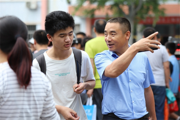 2021四川省高考分数线公布，总分达不到这个数，考电子科大有点悬