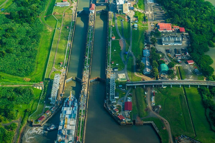 巴拿马运河有多难修?美国的海上生命线,每年收中国百亿过路费