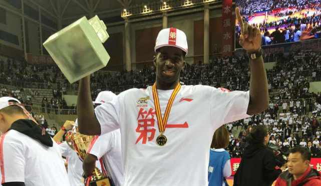 cba巴斯原来是哪个队的（巴斯35岁生快！从NBA流浪汉到辽宁首冠功臣 这是他CBA最后一季吗）-华海博客