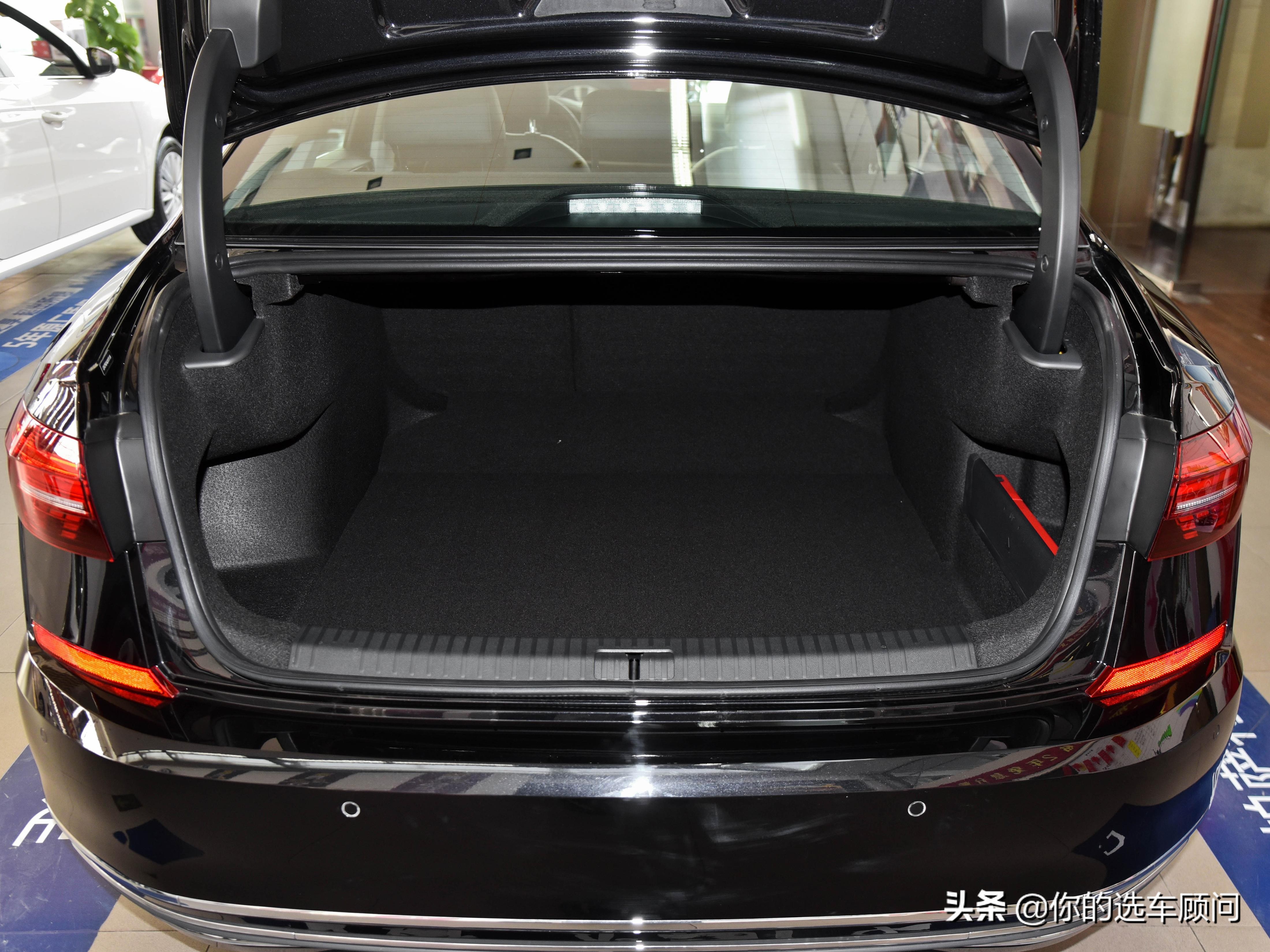 油耗6.3L，大尺寸合资B级车，配置极高销量好，带你看大众帕萨特