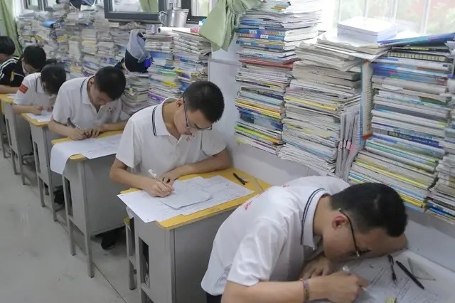 湖北省的“明星”高中，33人被清北录取，近千人考上211高校